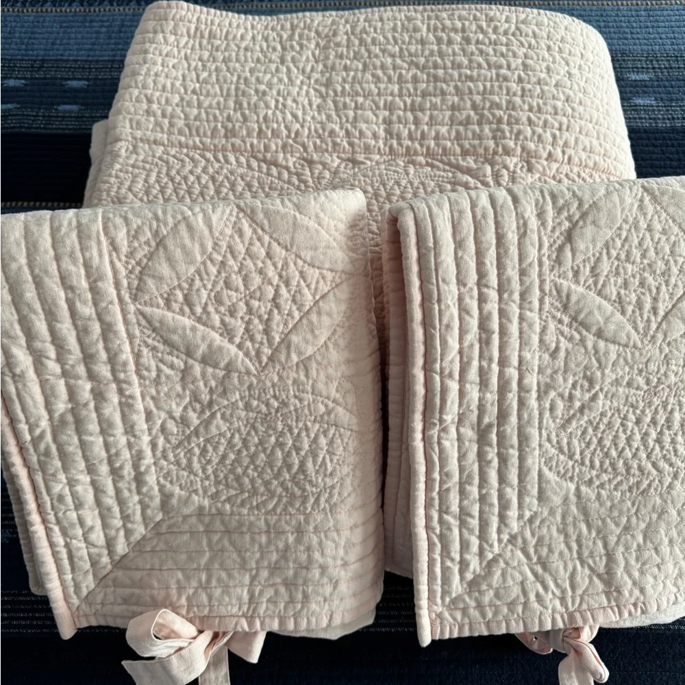 Pottery Barn Light Pink Queen Quilt With Matching Shams - Picture 2 of 10